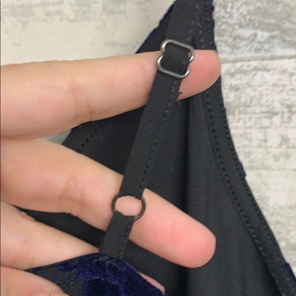 Hinge Burnout Velvet Midi Dress - Picture 5 of 7